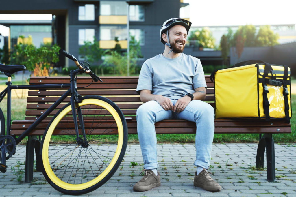 Obecnie coraz więcej osób decyduje się na podróż rowerem zamiast samochodu, czy skorzystanie z komunikacji miejskiej